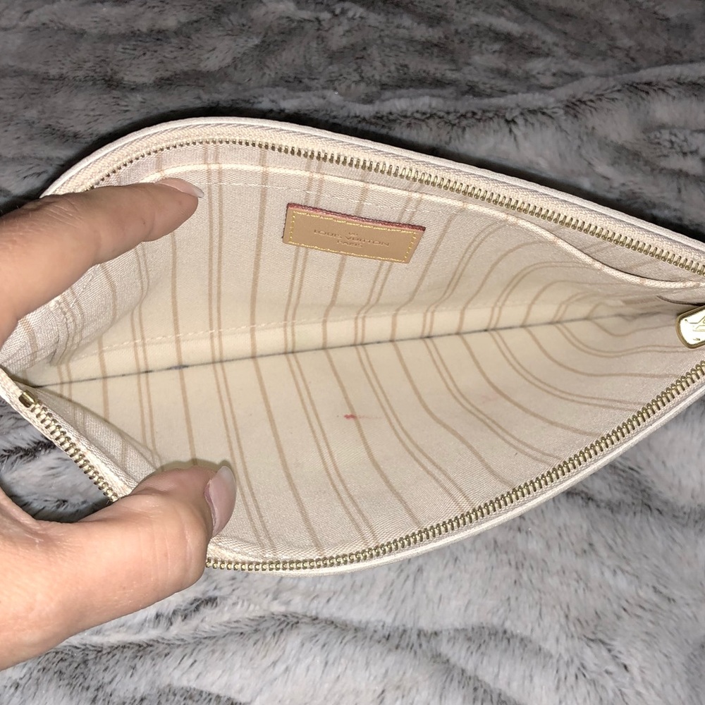 Authentic Louis Vuitton Neverful Pouch Damier Azur - Picture 4 of 8